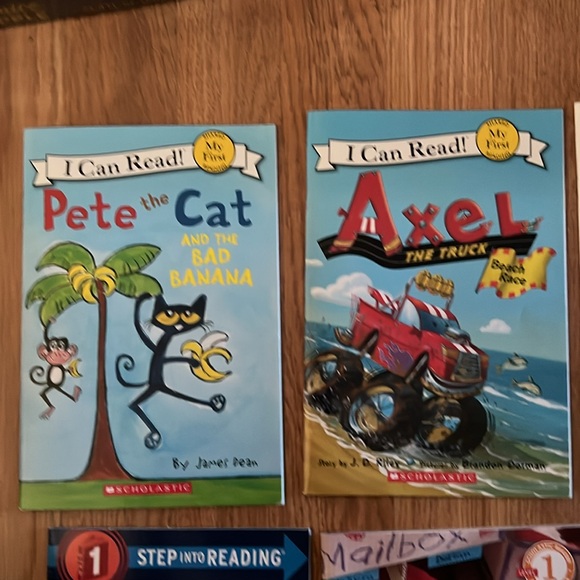 Books - Picture 2 of 9